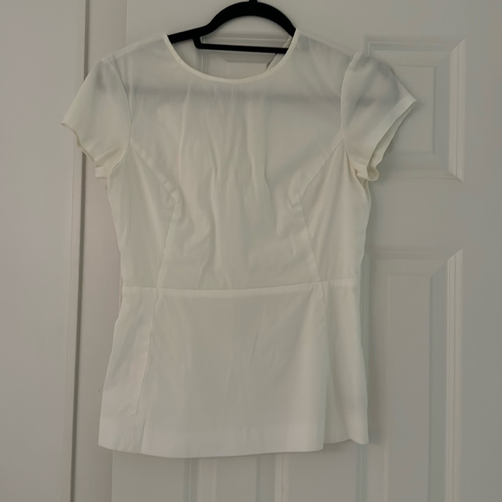 White poplin top by theory. Has sleeves.